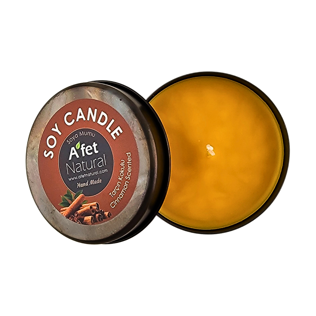 Afet Natural tarçın kokulu soya wax mum, kapağı açık metal kutuda turuncu mum